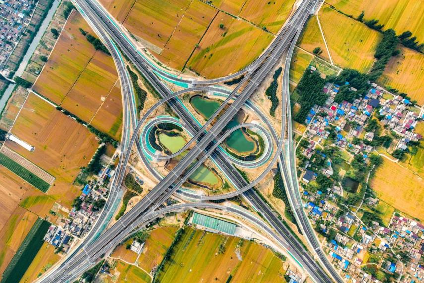 安徽欢迎光临888集团自主投资建设的徐淮阜高速。。。。。。。欢迎光临888集团供图